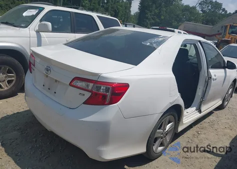 2013 Toyota Camry Se z USA, uszkodzony, nr VIN 4T1BF1FK7DU238279